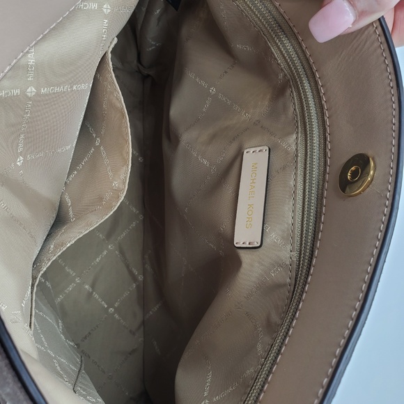 Michael Kors "Nichole" medium shoulder NWT - Picture 4 of 4